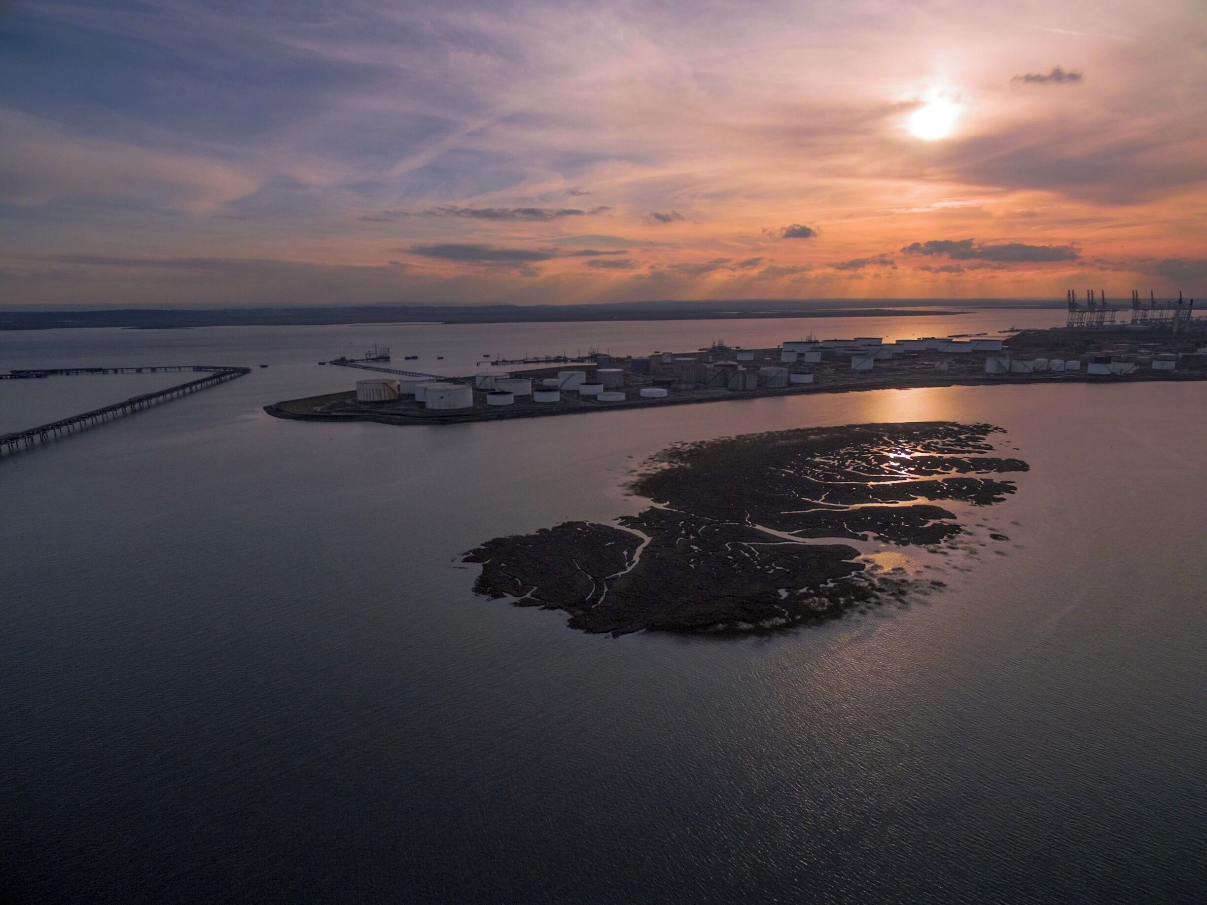 Holehaven Creek, Canvey Island, Essex close the Lobster Smack pub, great pub with great food too.
#sunset #canveyisland #holehavencreek