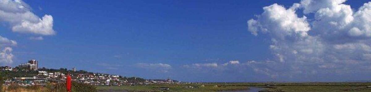 Leigh-on-Sea, Essex. Looking eastwards from the path not far from the railway station