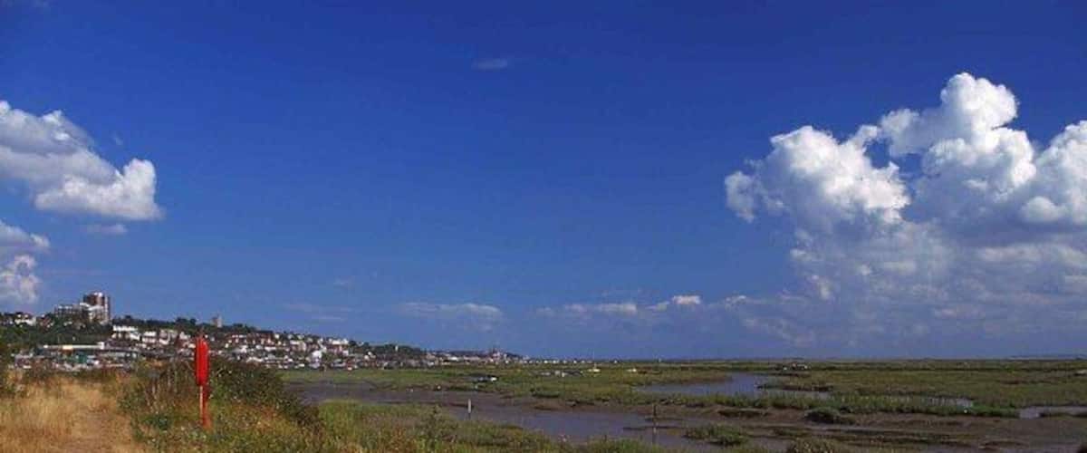 Leigh-on-Sea, Essex. Looking eastwards from the path not far from the railway station