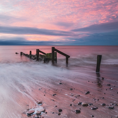 I have a great give away, my printer has kindly donated a fine art print of one of my award winning images. I'm offering this to anyone that best decribes the image. #BeachTips #golden
