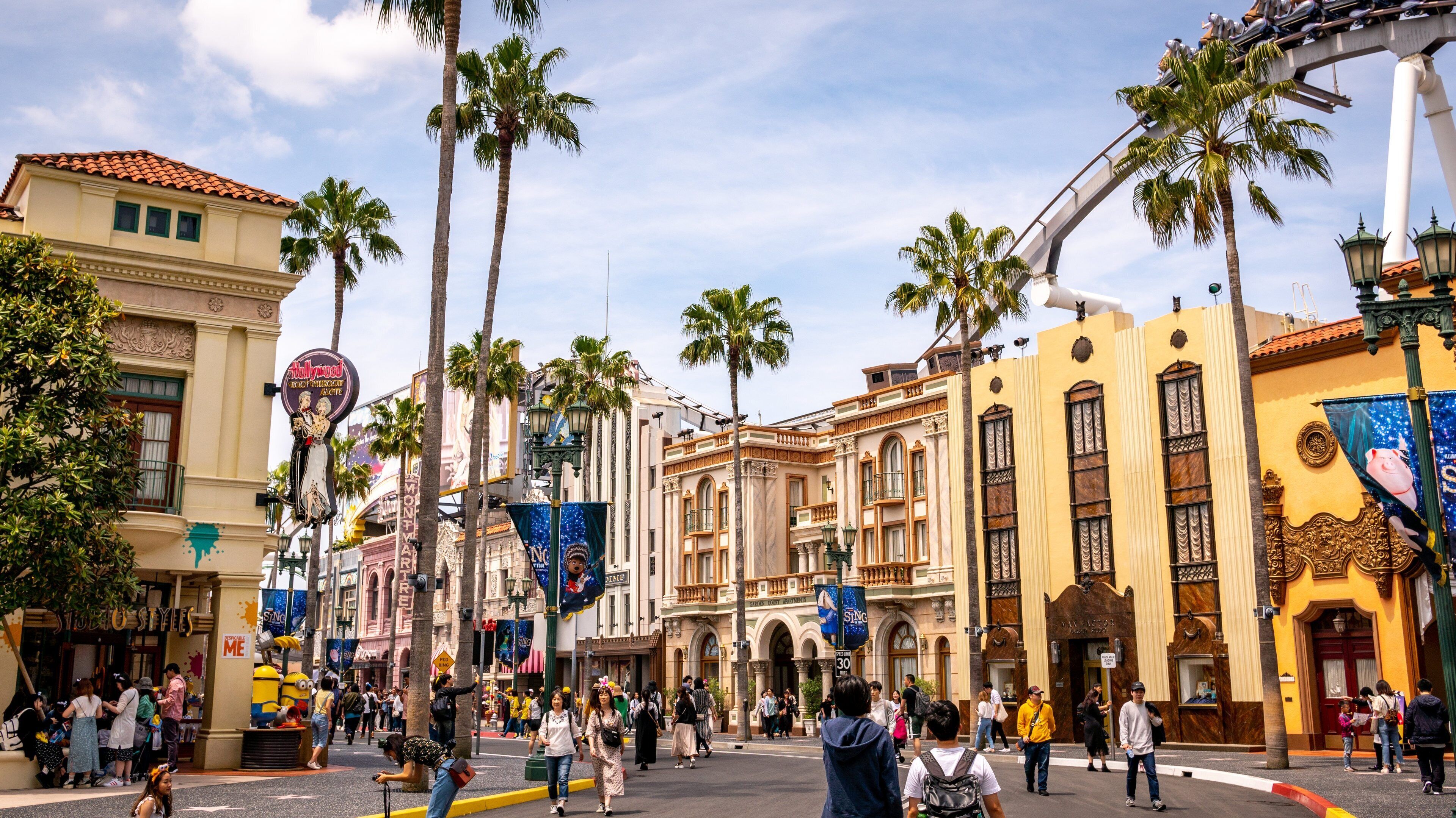 Universal Studios Japan™ showing street scenes