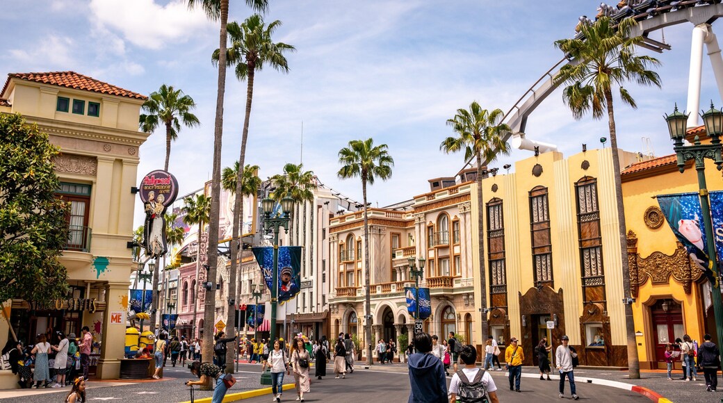 Universal Studios Japan™ showing street scenes