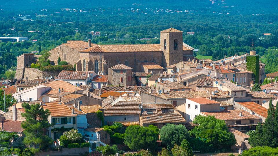 Cityscape of Roquebrune-sur-Argens with the church Saint-Pierre-Saint-Paul, Shutterstock ID 1293597256, Purchase Order: -