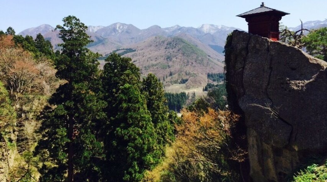 Yamadera temple, Yamagata Prefecture in Tohoku. A brilliant climb up about a thousand steps past hundreds of jizo statues to beautiful mountain views
#Japan
#TroveonTuesday#tohoku