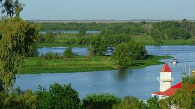 Su nombre completo es Rincón de San Pedro Dávila de los Arrecifes. Se halla a 170 km de la Capital. Se ubica sobre altos barrancos desde donde podemos divisar las aguas del Río Paraná. Su paisaje extiende su belleza en los campos, mayormente de cultivos de cítricos, durazneros y ciruelos, que se alternan con los rosales y plantas de los viveros.
De niña solía viajar a la casa de mis abuelos, que contaban con una huerta en la parte de atrás de la casa. Hoy suelo realizarme escapadas frecuentes a San Pedro en algunos fin de semanas en que necesito relajarme y alejarme un poco de la ciudad.
http://pasearconari.blogspot.com.ar/2016/02/un-paseo-de-fin-de-semana-en-san-pedro.html