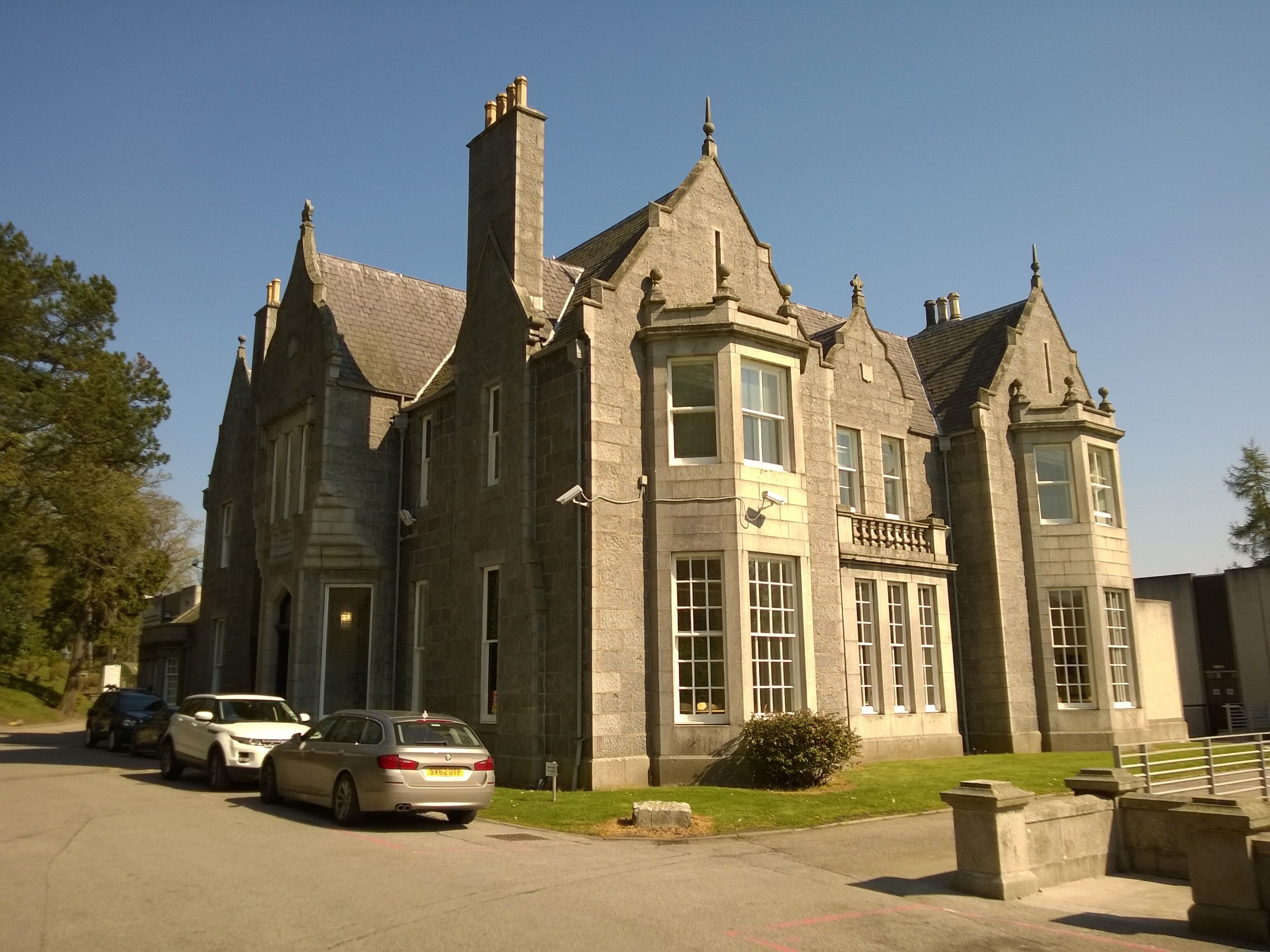 The Robert Gordon University, Aberdeen, Scotland: Garthdee House shown here houses the Principal's Office. This manor house was the centre of the Garthdee estate donated by Tom Scott Sutherland in the 1950s which, with additional purchases of adjacent land, became the Garthdee campus today.