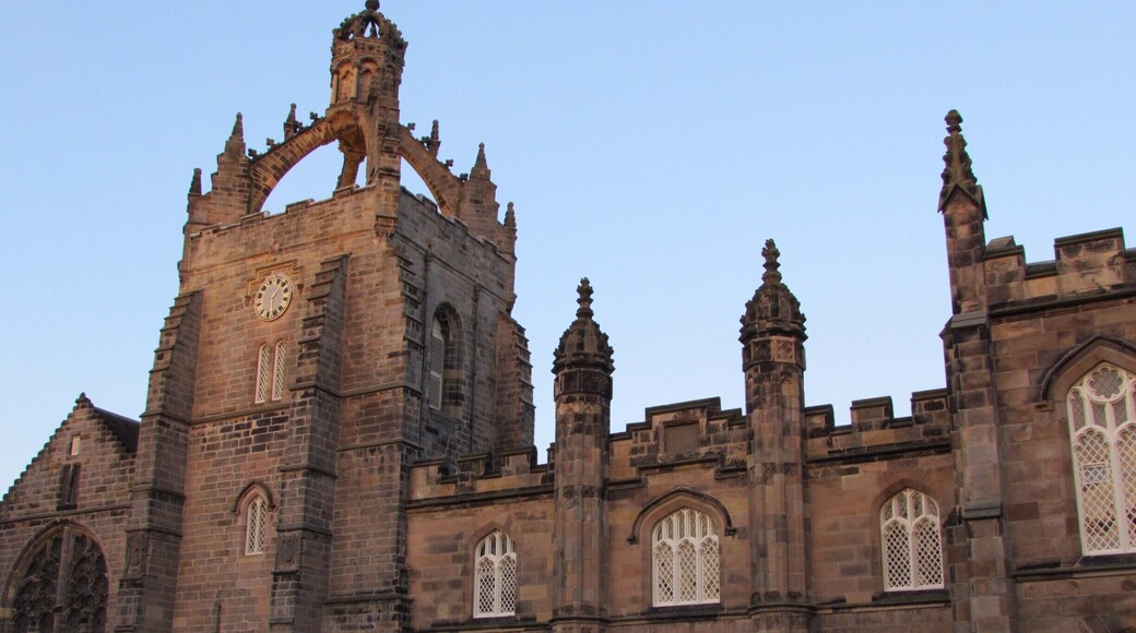 The King's College building, part of Aberdeen University founded in 1495. The university is in the Old Aberdeen area which is like a tiny old town hidden in the city.
As well as the beautiful University Buildings Old Aberdeen has cute little bungalows and independent bookshops which are hard to find in the city centre.