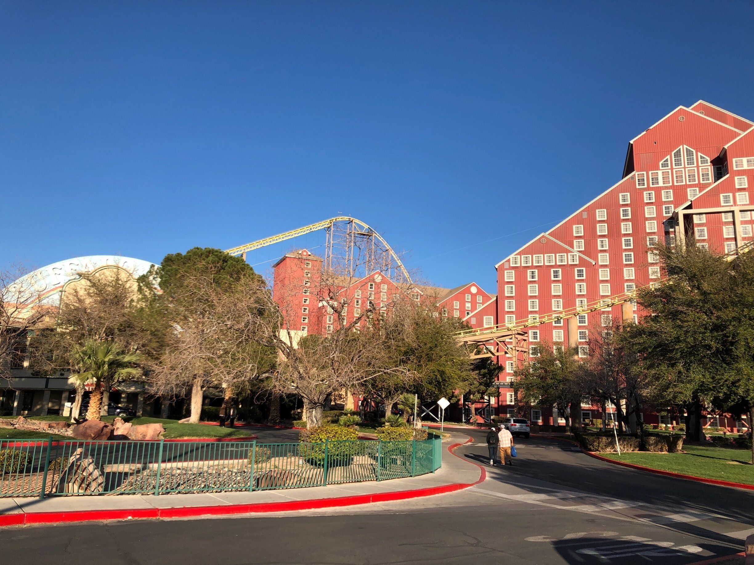 Buffalo Bill’s is part of the Primm Valley Resorts chain, located in Primm, Nevada, along the California/Nevada state line, 45 mins south of Las Vegas. It’s popular with travelers because of the low cost lodging, restaurants, casino gambling, small showroom, roller coaster, shopping mall and nearby lottery ticket sales. 