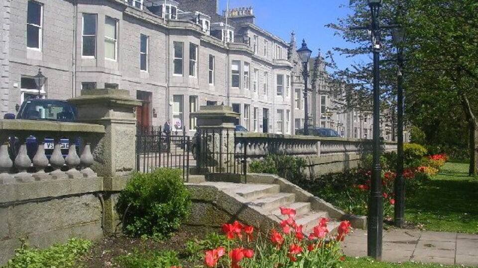Granite and Flowers in the West End