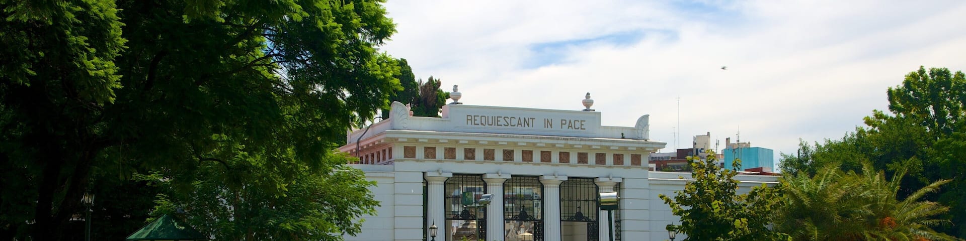 Recoleta que incluye patrimonio de arquitectura y un parque