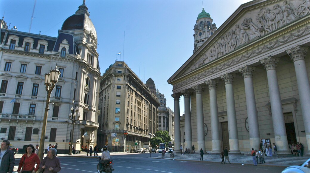 Centro di Buenos Aires che include architettura d\'epoca e strade