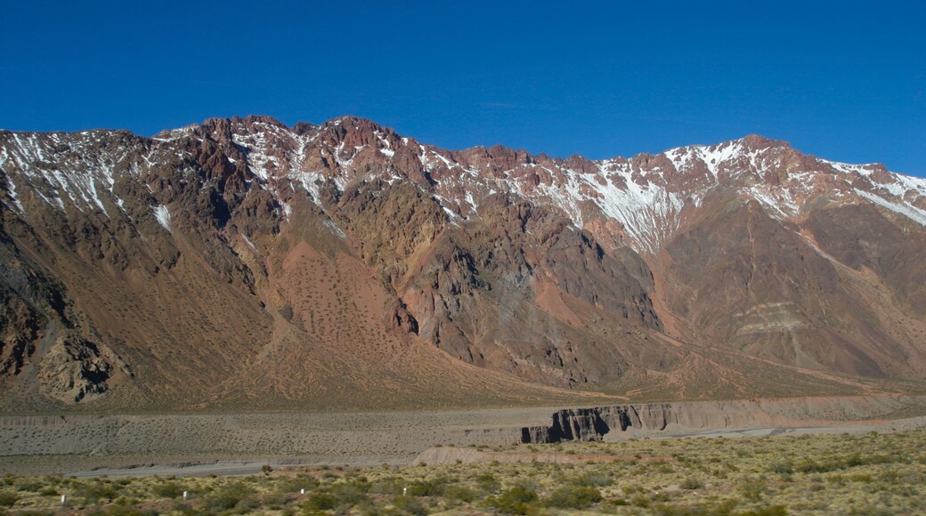 門多薩葡萄酒產區 呈现出 山岳
