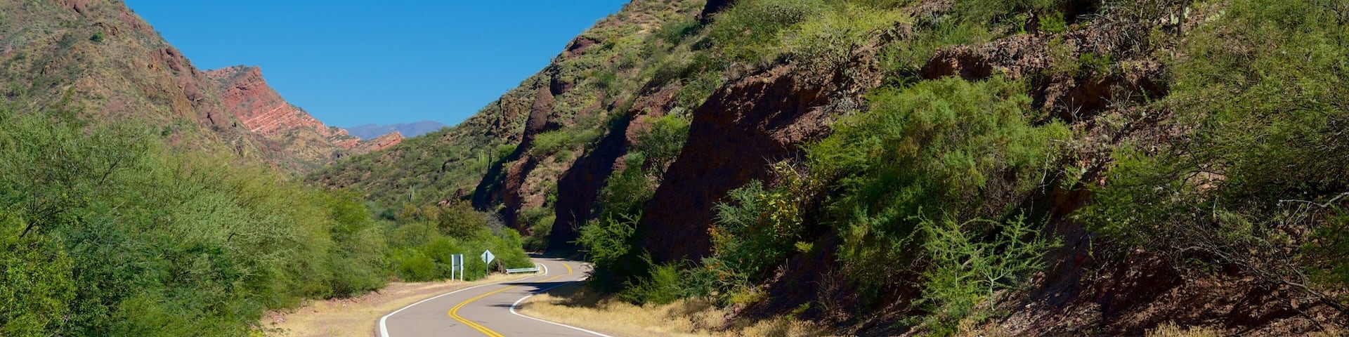 Región noroeste mostrando escenas urbanas