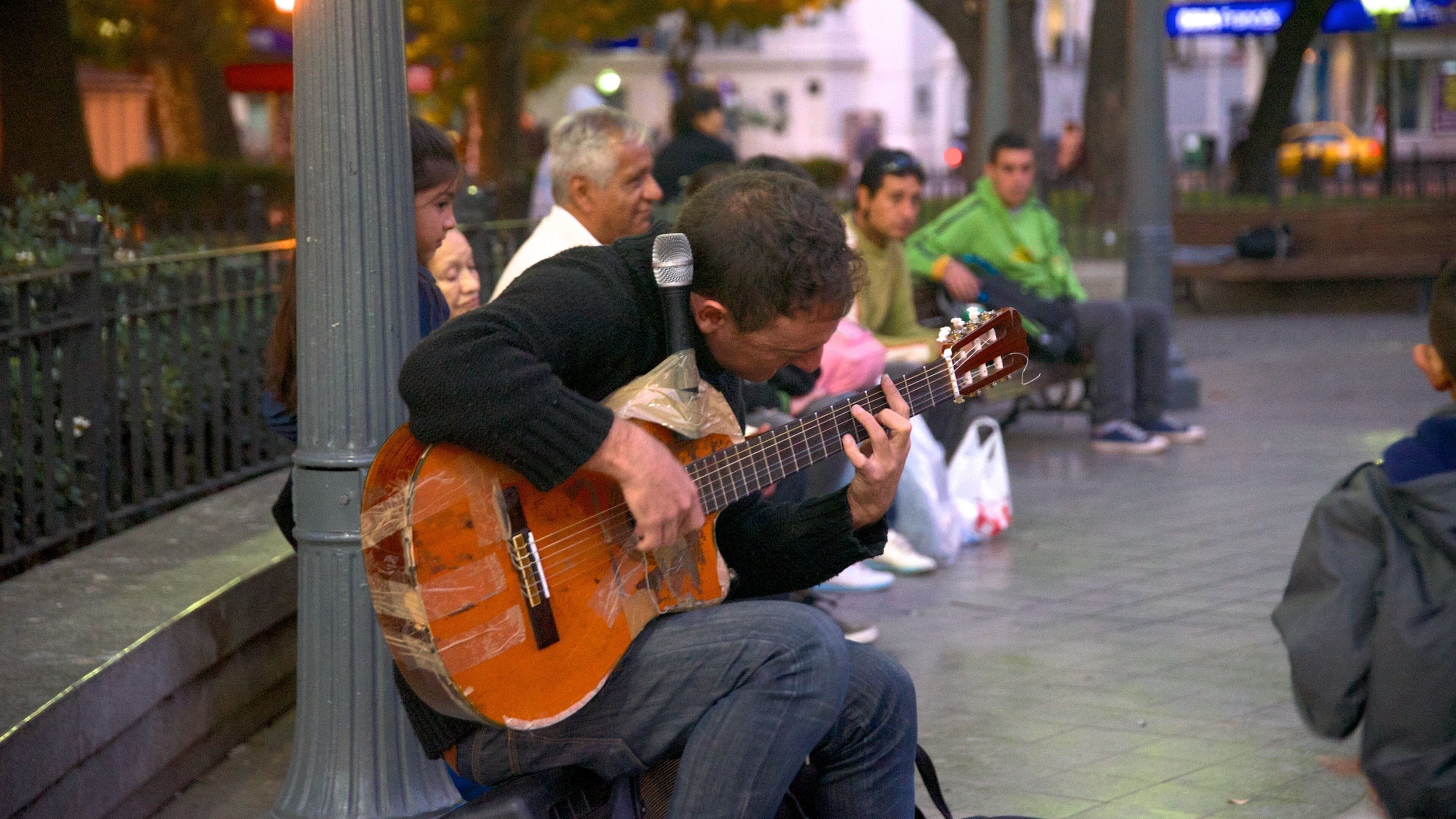 Cordoba showing street performance