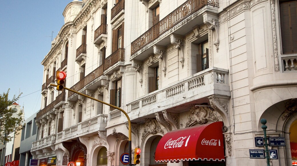 Cordoba which includes street scenes and heritage architecture