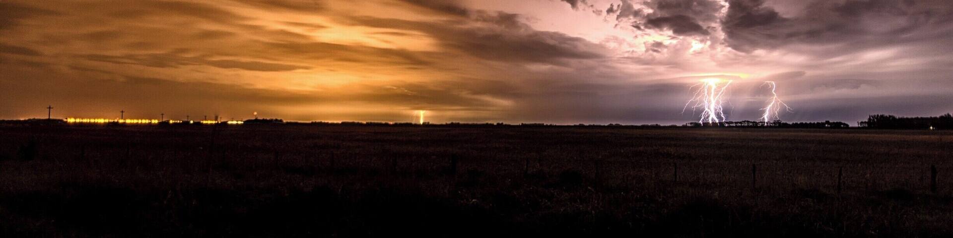 This is a thunderstom seen from the route close to Mar Chiquita lagoon entrance. This lagoon is MAB reserve.
#Marchiquita
#Thunderstorm
#Argentina
#Nightphotography
#Longexposure