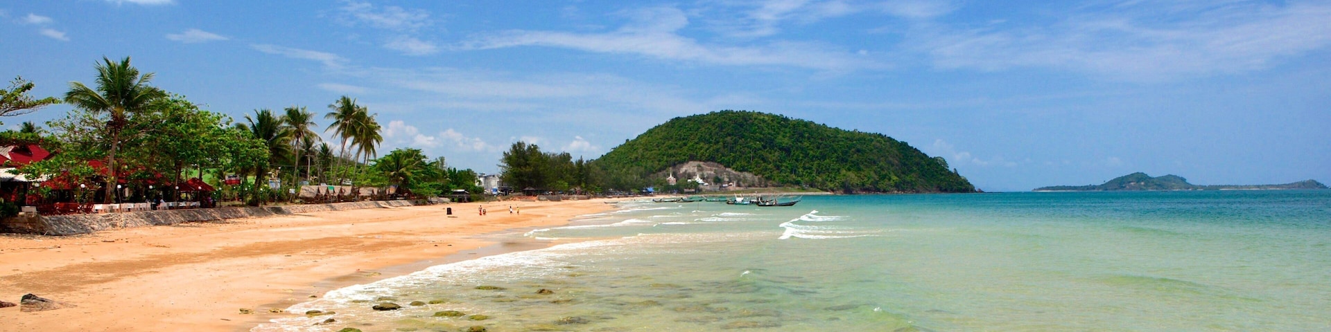 Chumphon showing a beach and tropical scenes