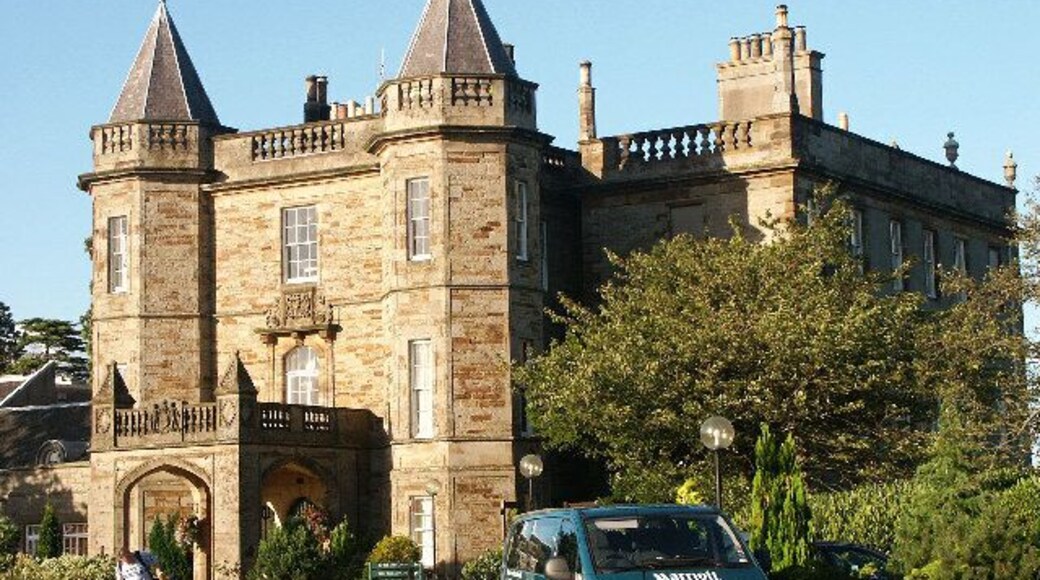 Dalmahoy. Dalmahoy Golf and Country Club. ...... "Scuze me! I'd like a beer and a sandwich?" "Certainly, Sir." "Would you like fries with that?" "Oh yes please, how much will that be?" "That'll be about a grand." Kerrrrchingggg!