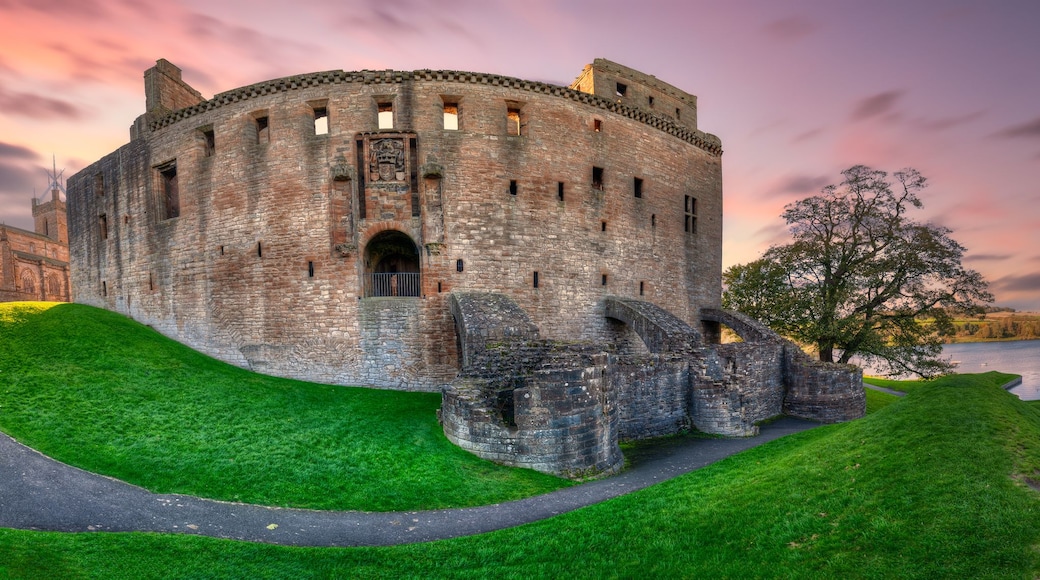 Linlithgow Palace is located in the Scottish town of Linlithgow, in the county of West Lothian, 24 kilometers northwest of Edinburgh.