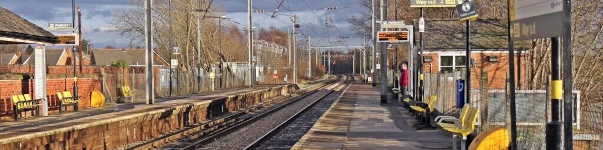 Along platform 2, Newton-Le-Willows railway station