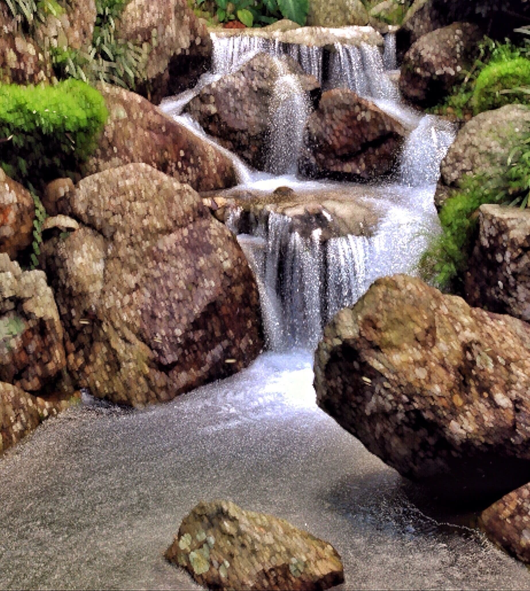 Tried to capture this trickle of falling water via long exposure app in my iPhone. 
