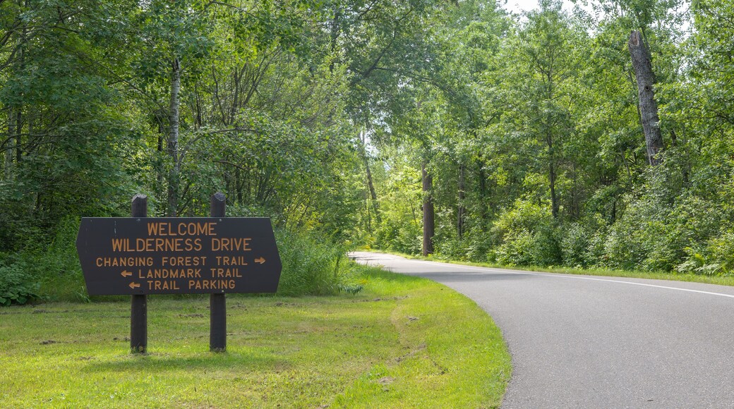 Wooden welcome and directional sign for the Wilderness Drive in the Itasca State Park in Minnesota.