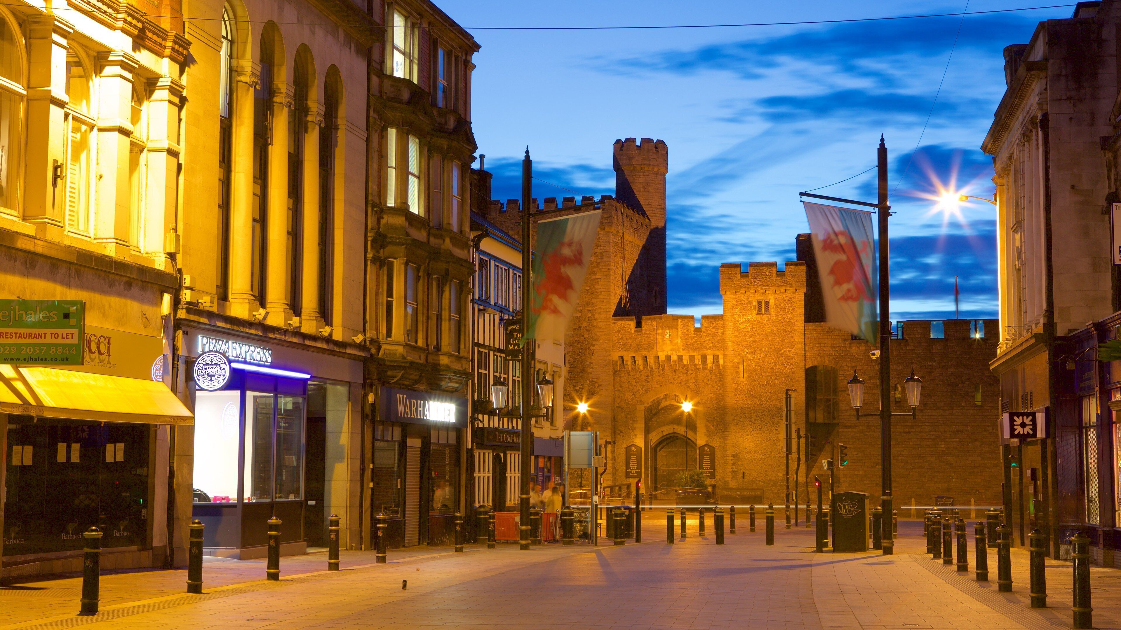 Cardiff showing a castle, heritage architecture and heritage elements