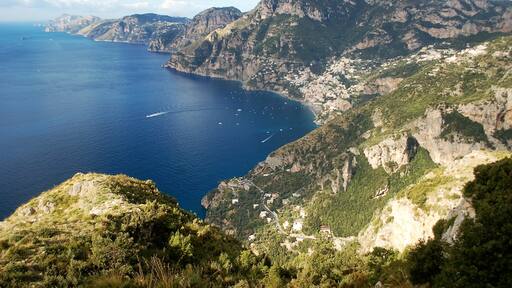 Another shot from Santiero Degli Dei, this time looking towards Positano where the trail finishes. Immediately in front below is the Positano-Amalfi road.