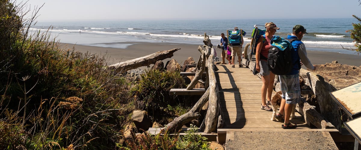 Kalaloch which includes general coastal views as well as a small group of people