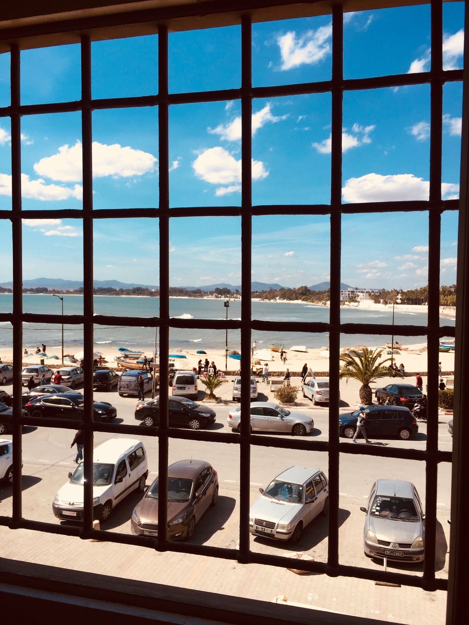 An atypical eat place with different views from each corner which worth the trip. Different kind of food are offered. 