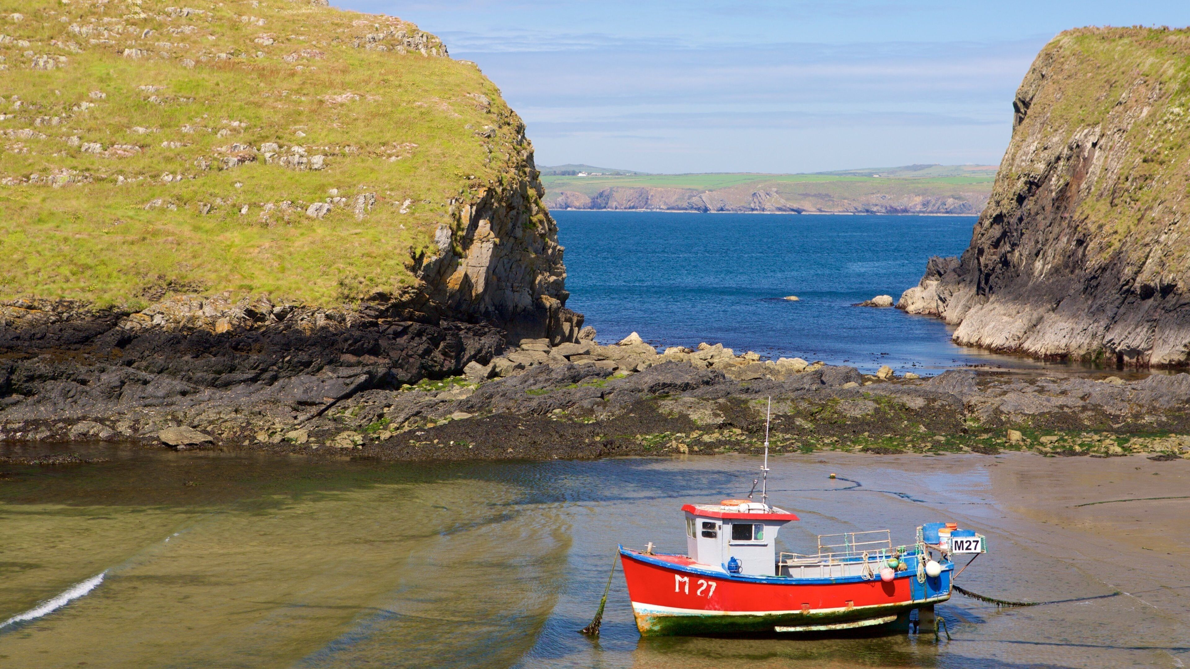 Parco Nazionale della Costa del Pembrokeshire caratteristiche di vista della costa, giro in barca e spiaggia