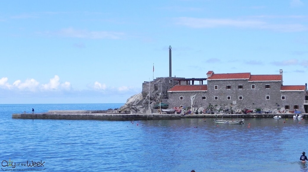 Petrovac na Moru, a less-crowded alternative to Budva http://wp.me/p1hz24-1eM #visitMontenegro