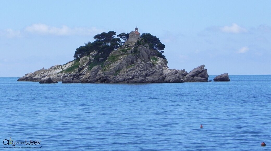 Petrovac na Moru, a less-crowded alternative to Budva http://wp.me/p1hz24-1eM #visitMontenegro