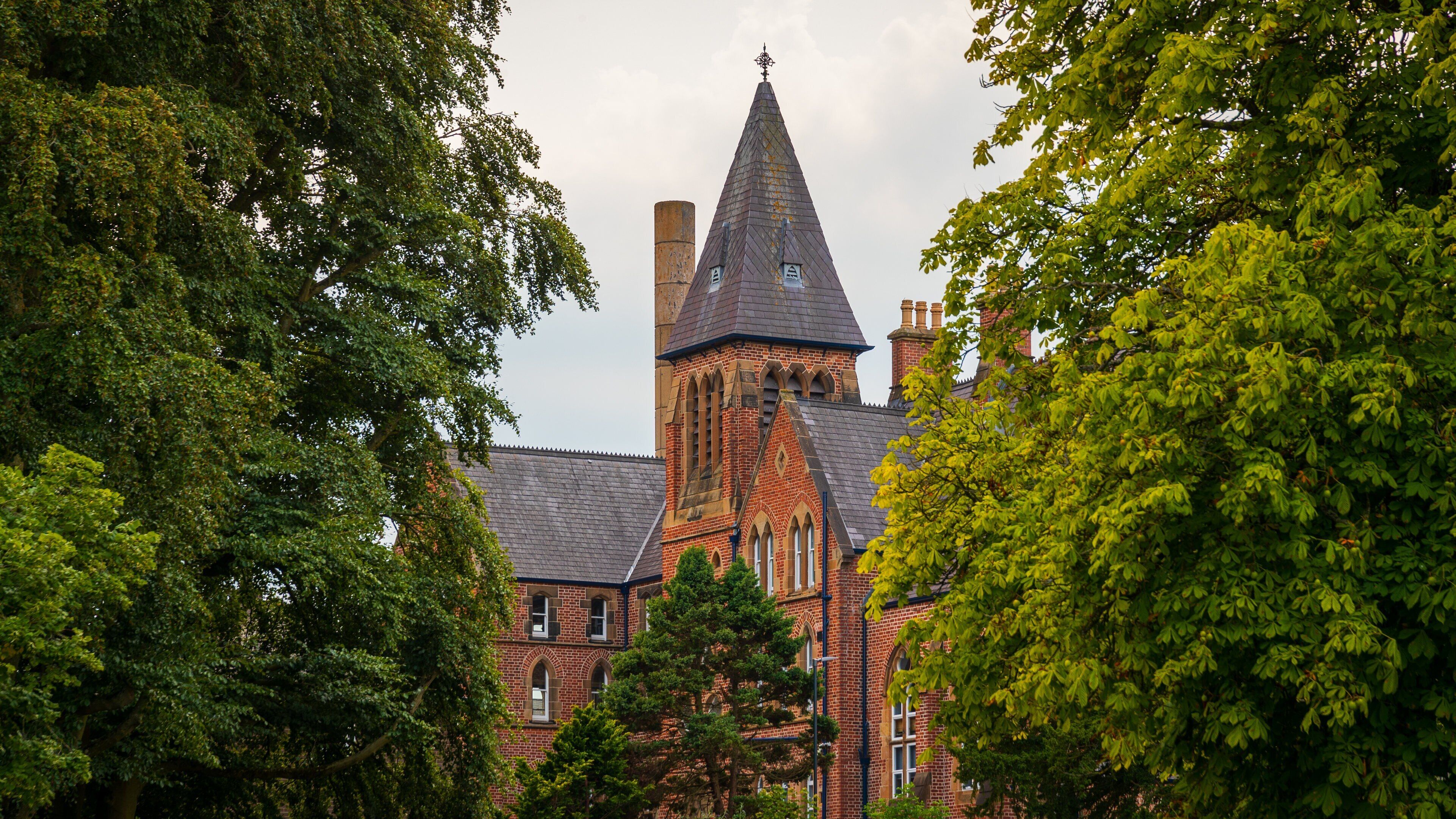 Queens Quarter featuring heritage architecture