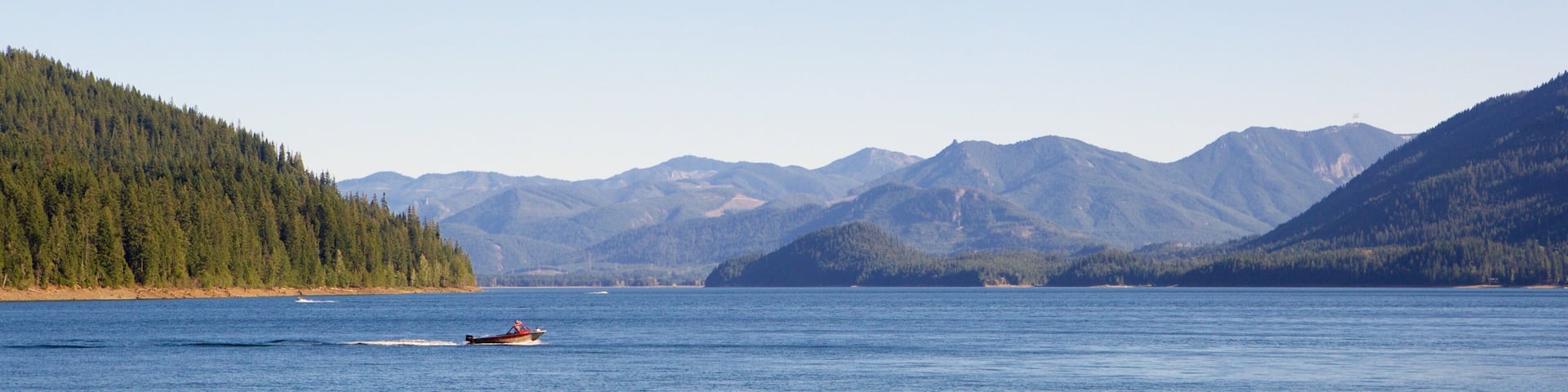 Central Washington which includes mountains and a river or creek