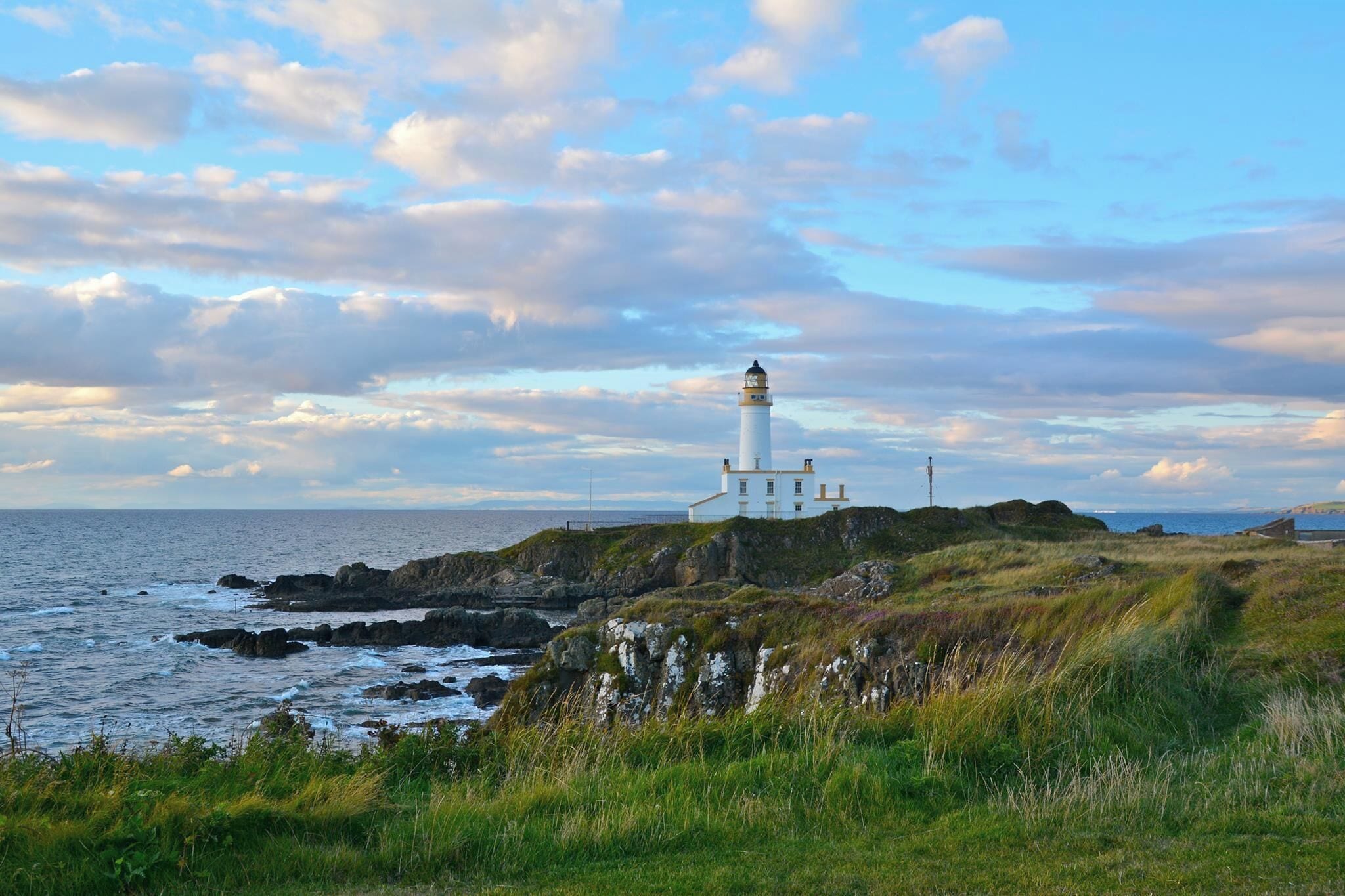 Lovely lighthouse built on the spot of coastline where Turnberry Castle once stood and the birthplace of Robert the Bruce.
#Lighthouses
#Outdoors  