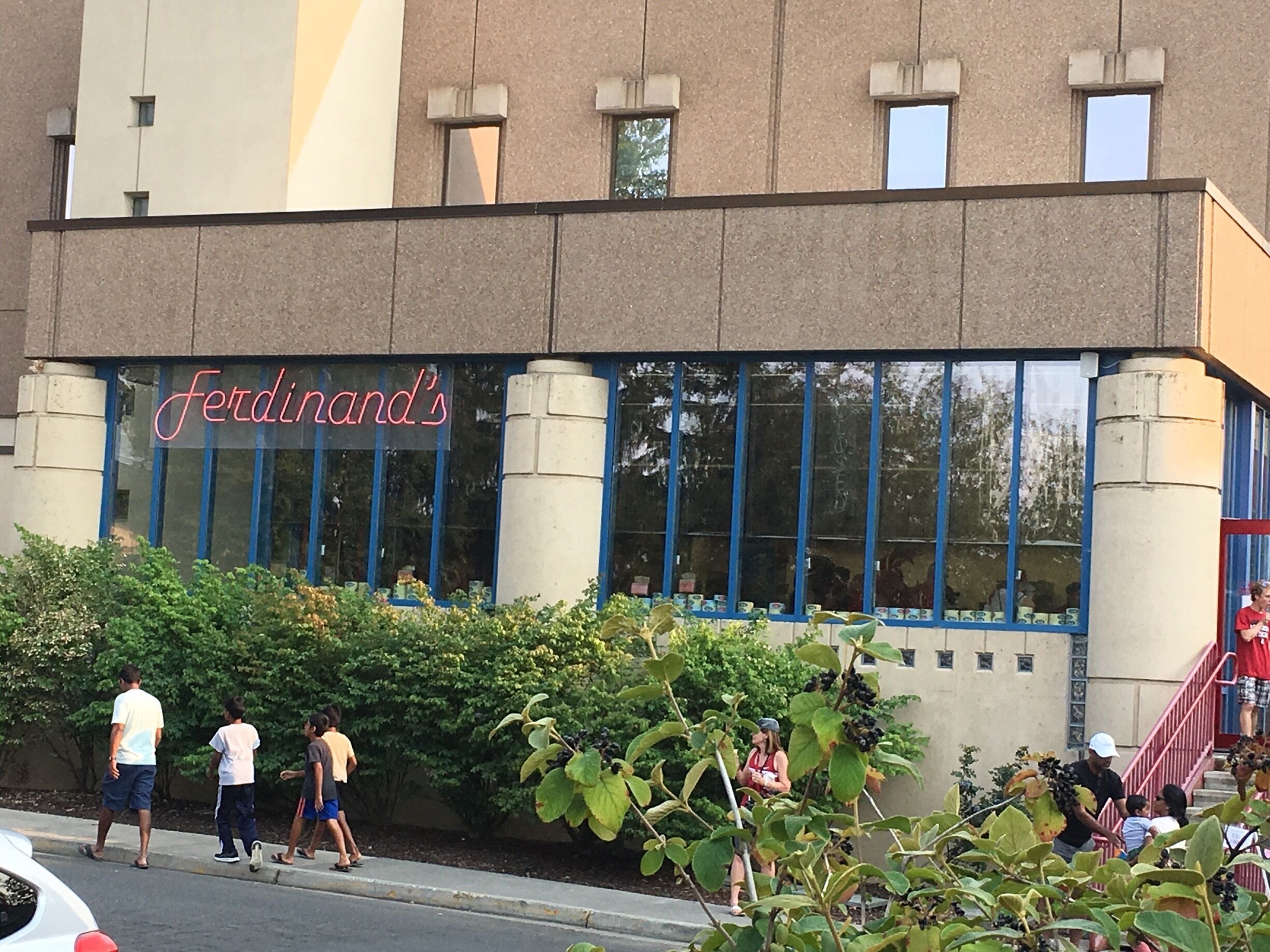 Nice stop to grab some ice cream and cheese
#lifeatexpedia