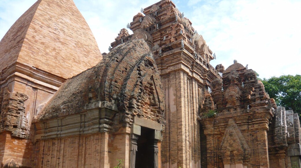 #StunningStructures These ruins in Nha Trang, Vietnam, date back to the 8th century, has Buddhist and Hindu associations, and is still used for prayers today.
#lifeatexpedia