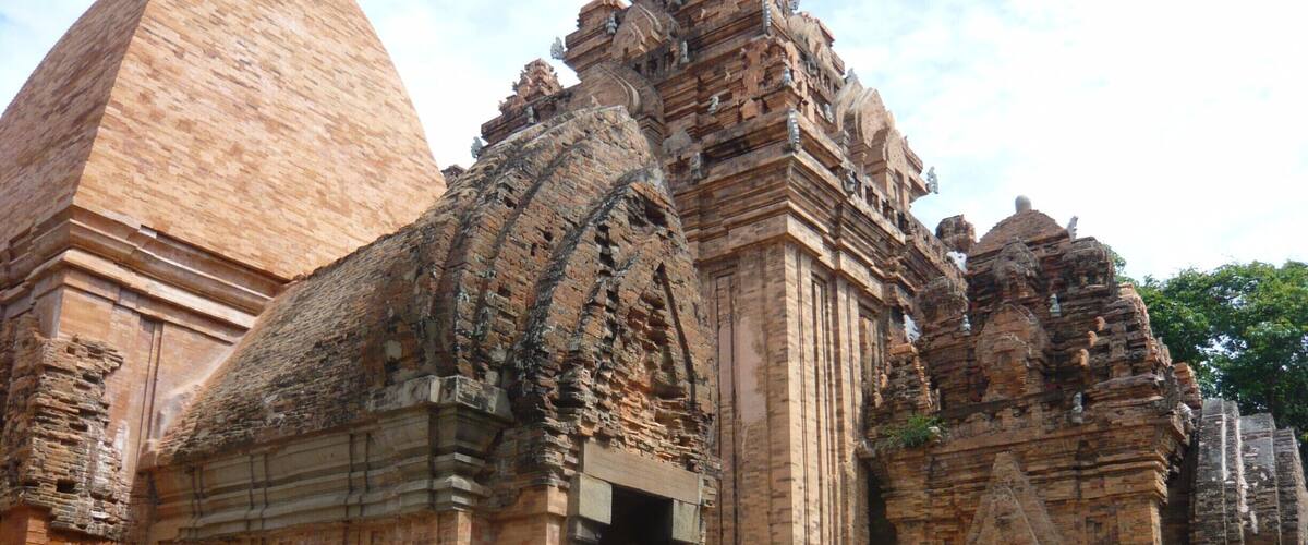 #StunningStructures These ruins in Nha Trang, Vietnam, date back to the 8th century, has Buddhist and Hindu associations, and is still used for prayers today.
#lifeatexpedia