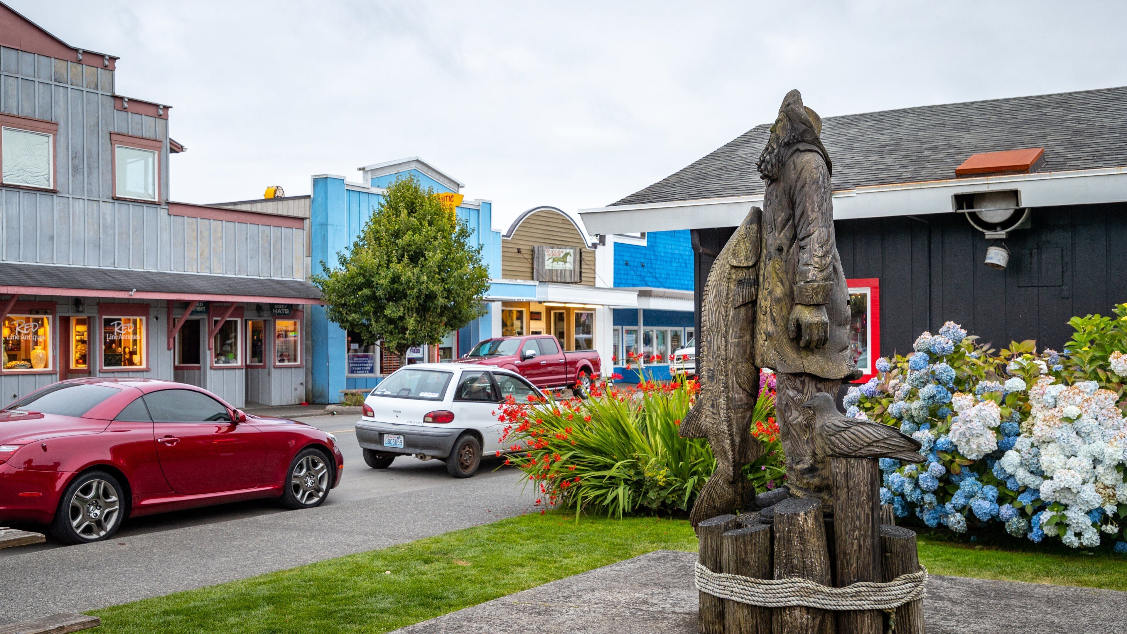 Long Beach featuring outdoor art and flowers