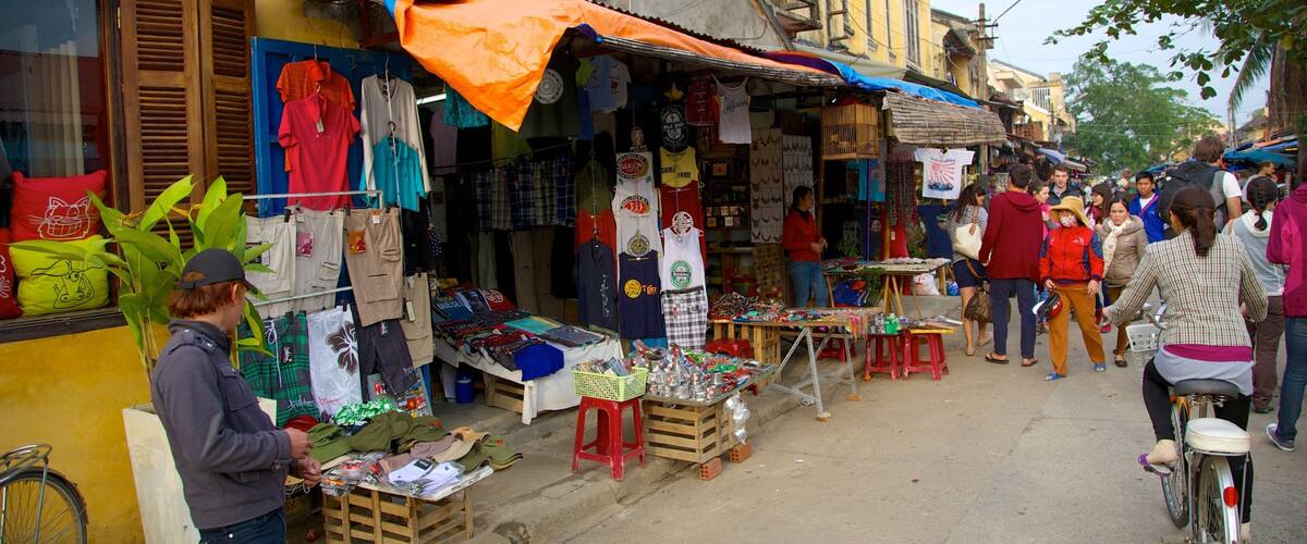 Trung tâm Thành phố Hội An có tính năng cảnh đường phố, chợ và đạp xe