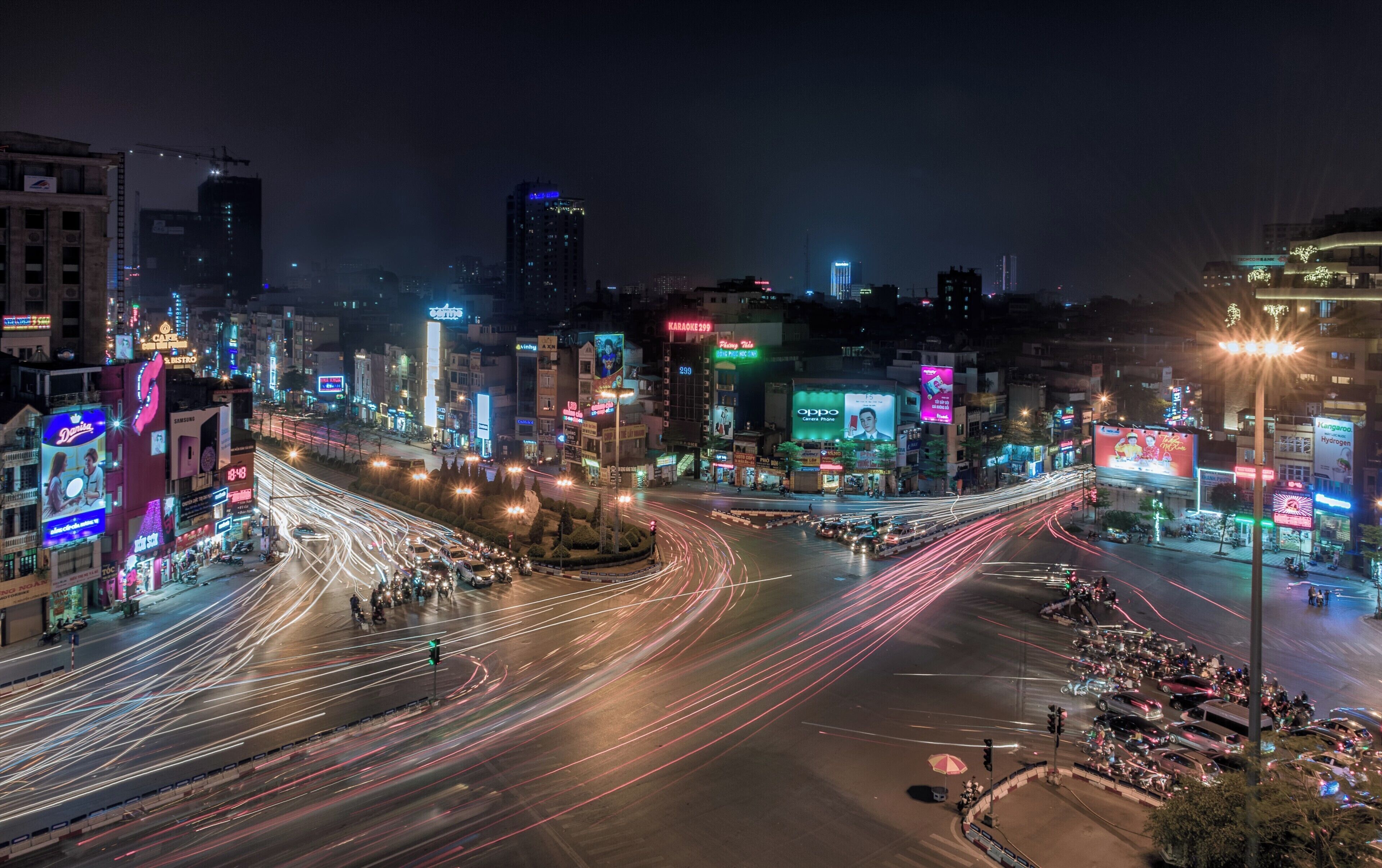 You like people watching, you like coffee? Plenty of people and coffee here.