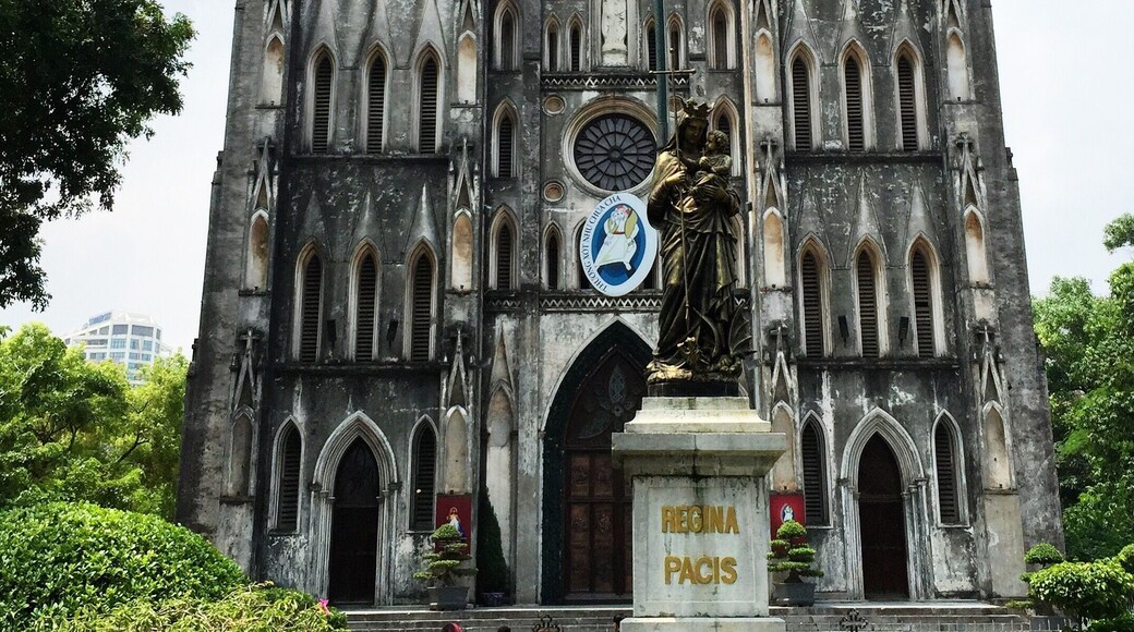 At first glance, I saw the resemblance of this cathedral and the Notre Dame de Paris. âȘïž #wanderlust #worlderlust #globetrotter #intrepidtravel #thinklesstravelmore #commonwanderer #lonelyplanet #trover #traveljunkie #travelblogger #travelbuddy #traveller #wanderer #seetheworld #seethebeauty #traveltv #travelbug #travellife #traveltheworld #earthmedia #sharetravelpics #airhead #airheadsflock #outbounderlife #travelingram #travelstoke #travelandlife #travelogue #traveljournal #traveloften #travelasia