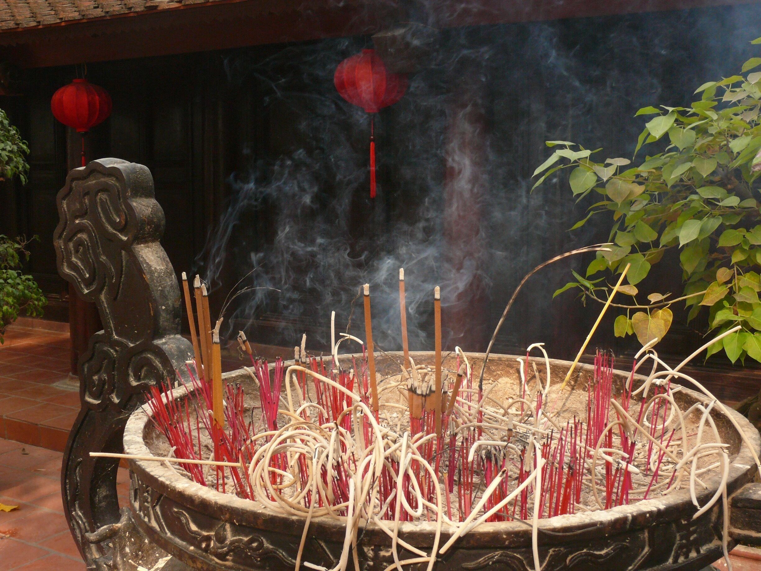 In #Hanoi, incense sticks burning at a Buddhist temple. If not used to it can be a bit overwhelming. 
