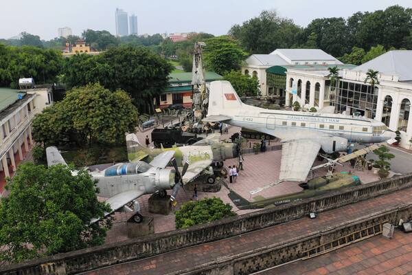 Lots of interesting things form the War. Approx 1hr to see all, walkable from the centre of Hanoi