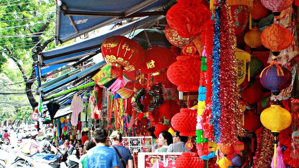 Shopping in Hanoi old quarter, so crazy but fun. #Vietnam #shopping #markets #Asia #colorful