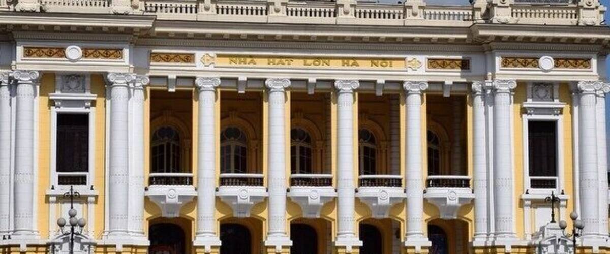 Opera House, Hanoi Vietnam ✨
www.SunshineandSkylines.com
Sunshine & Skylines Post: Sightseeing in Hanoi, Vietnam
#vietnam #hanoi #travelblog #SouthEastAsia