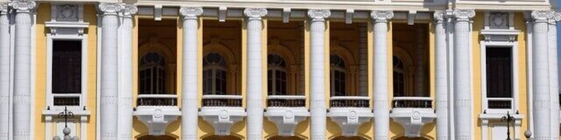 Opera House, Hanoi Vietnam ✨
www.SunshineandSkylines.com
Sunshine & Skylines Post: Sightseeing in Hanoi, Vietnam
#vietnam #hanoi #travelblog #SouthEastAsia