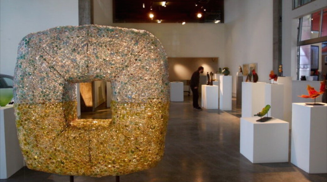 Everett featuring interior views and art