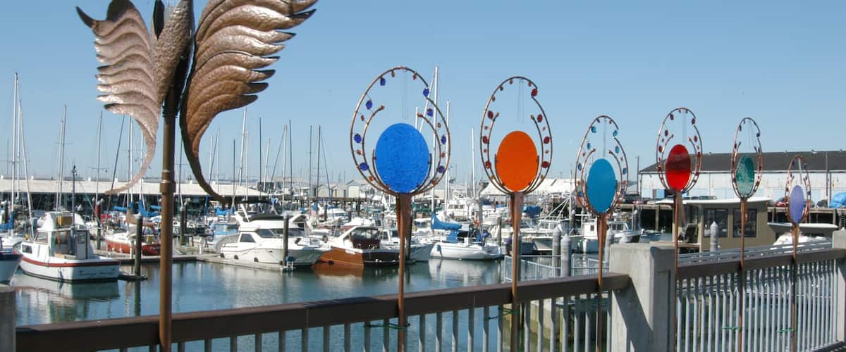 Everett which includes outdoor art and a marina